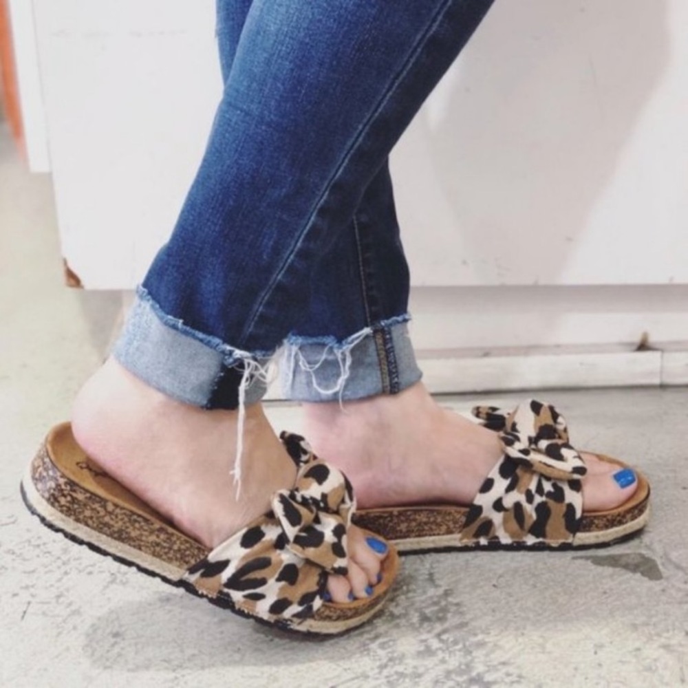 NEW Leopard 🐆 Sandals 👡 - Picture 3 of 5